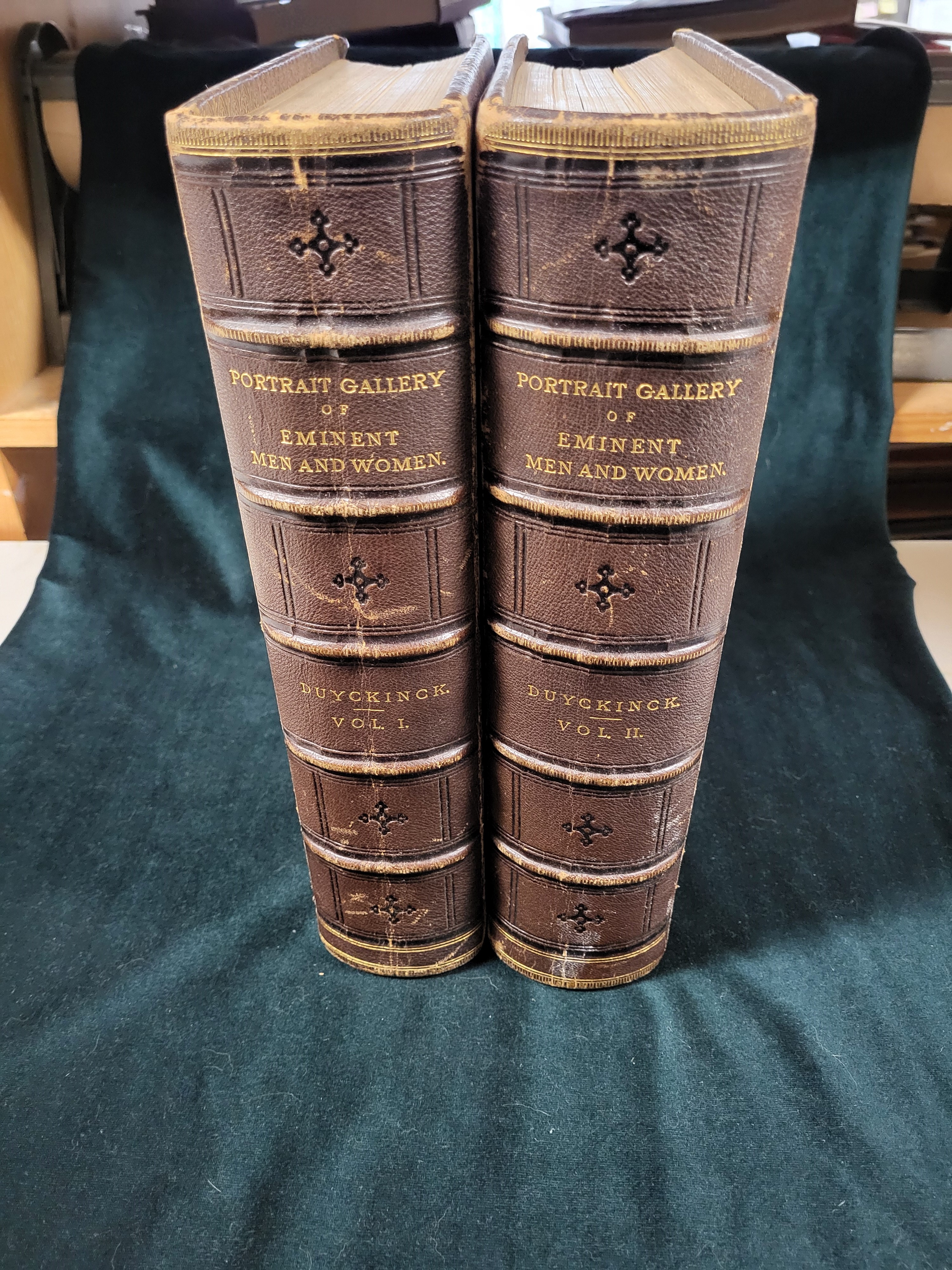 Portrait gallery of eminent men and women of Europe and America : embracing history, statesmanship, naval and military life, philosophy, the drama, science, literature and art, with Biographies [Complete in Two Volumes]