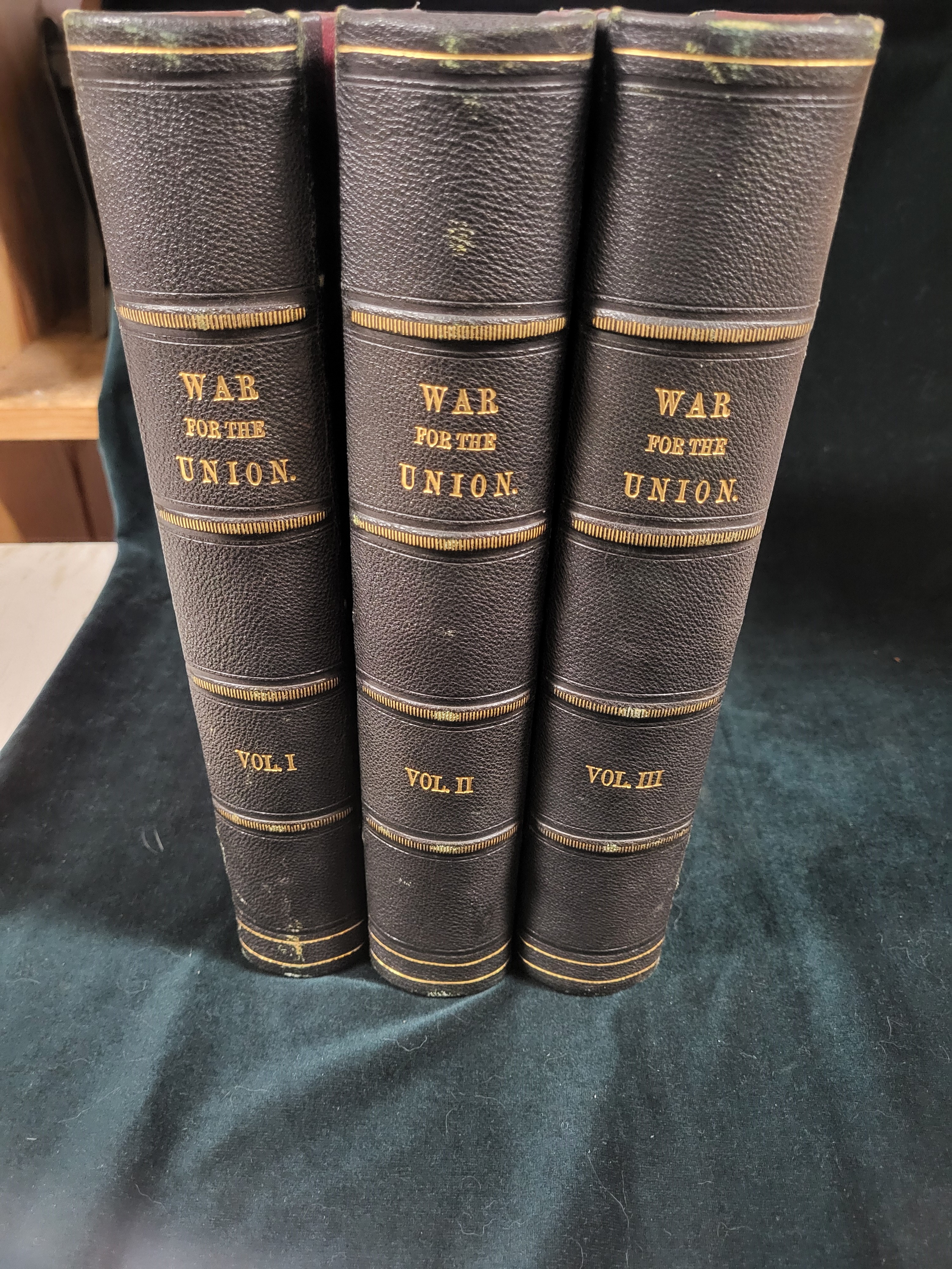 National History of the Late Civil War, Civil, Military and Naval : [COMPLETE IN THREE VOLUMES]
