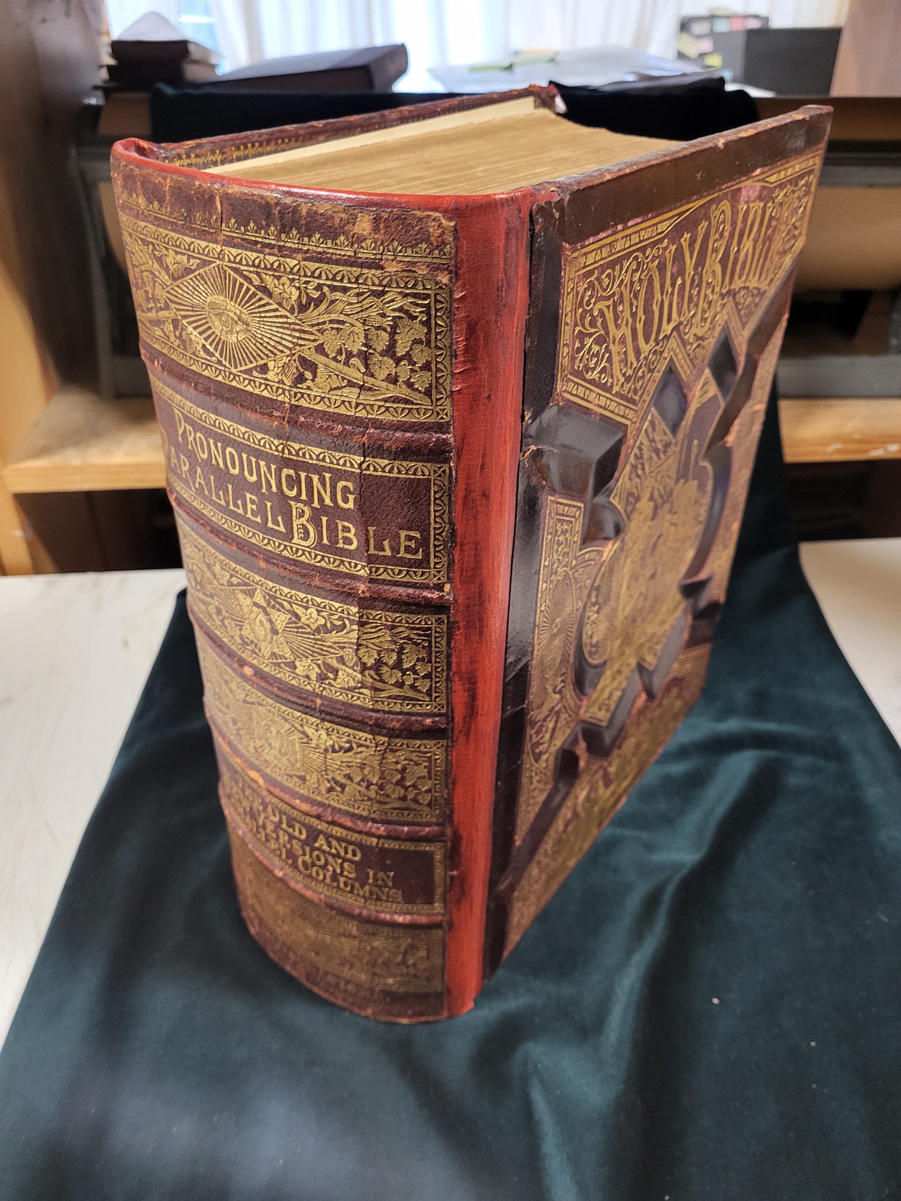 THE PRONOUNCING EDITION OF THE HOLY BIBLE. Containing the Authorized and Revised Versions of the Old and New testaments, Arranged in Parallel Columns. A Complete Concordance . Comprehensive Bible Dictionary