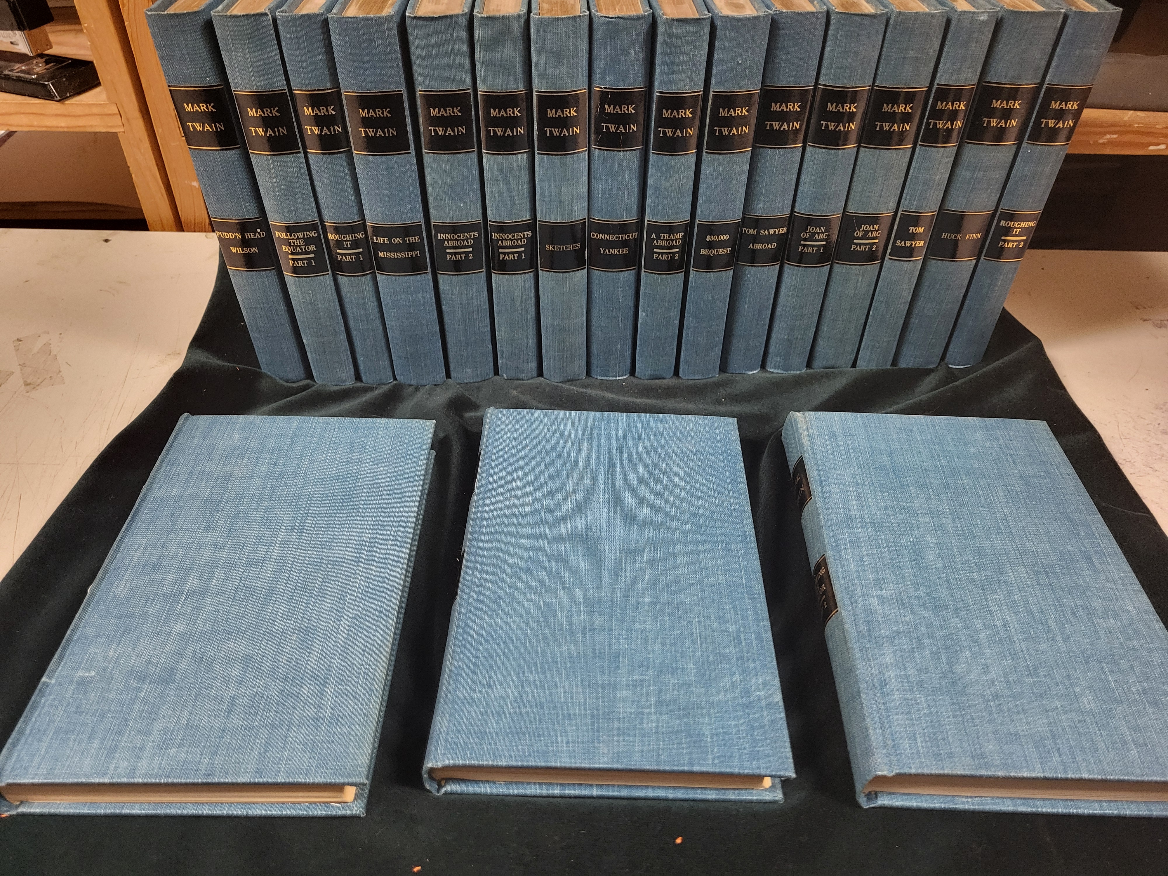 The Works of Mark Twain: Limp Leather Edition (19 Volumes / Custom binding)